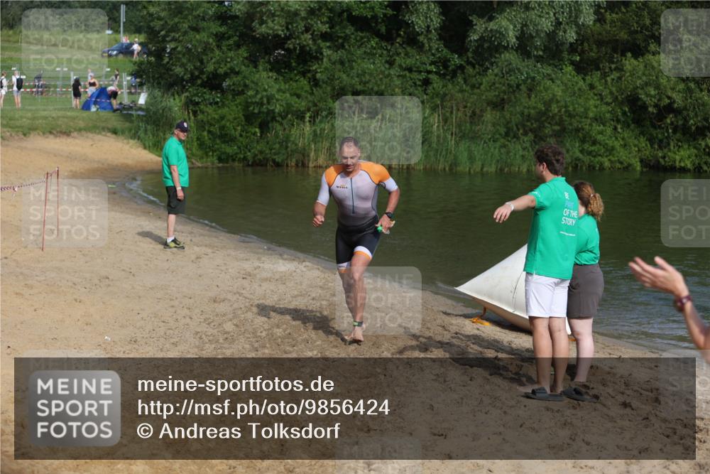 21.06.2026 - 29. Vierlanden-Triathlon Andreas Tolksdorf http://msf.ph/oto/9856424 21.06.2026 08:57:30 Schwimmen 120 meine-sportfotos.de