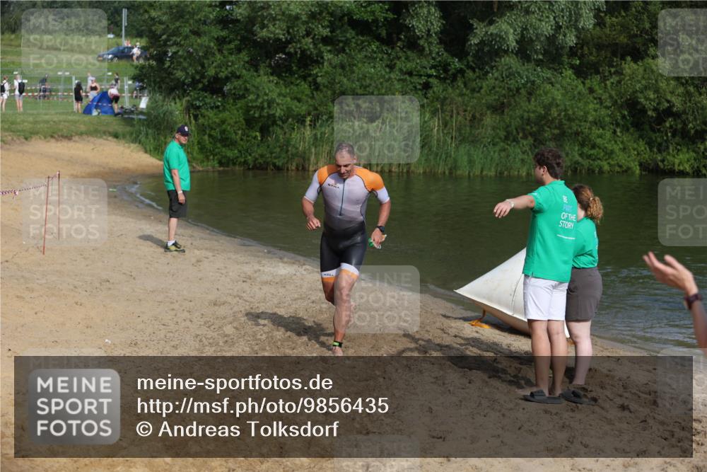 21.06.2026 - 29. Vierlanden-Triathlon Andreas Tolksdorf http://msf.ph/oto/9856435 21.06.2026 08:57:30 Schwimmen 120 meine-sportfotos.de