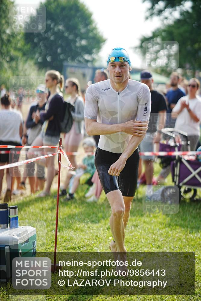 21.06.2026 - 29. Vierlanden-Triathlon LAZAROV Photography http://msf.ph/oto/9856443 21.06.2026 08:32:56 Schwimmen 2, 16, 26, 47 meine-sportfotos.de