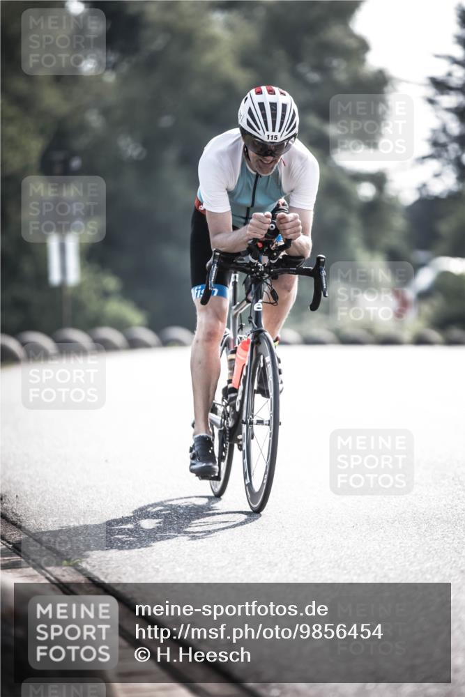 21.06.2026 - 29. Vierlanden-Triathlon H.Heesch http://msf.ph/oto/9856454 21.06.2026 09:00:57 Radfahren 115 meine-sportfotos.de