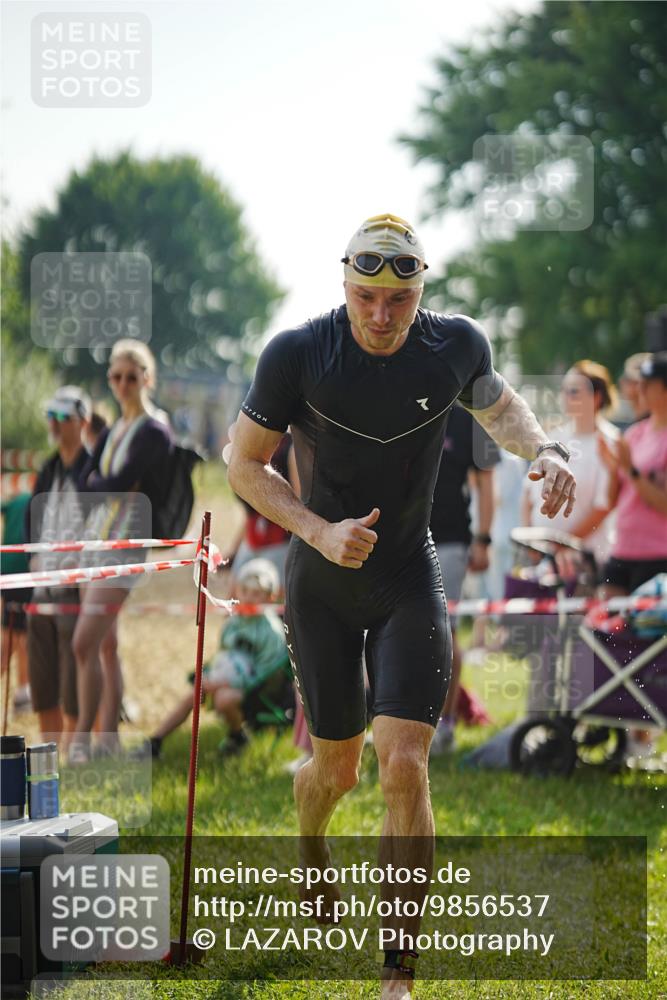 21.06.2026 - 29. Vierlanden-Triathlon LAZAROV Photography http://msf.ph/oto/9856537 21.06.2026 08:37:26 Schwimmen 46 meine-sportfotos.de