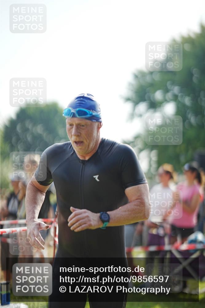 21.06.2026 - 29. Vierlanden-Triathlon LAZAROV Photography http://msf.ph/oto/9856597 21.06.2026 08:39:29 Schwimmen 32, 155, 166, 212 meine-sportfotos.de