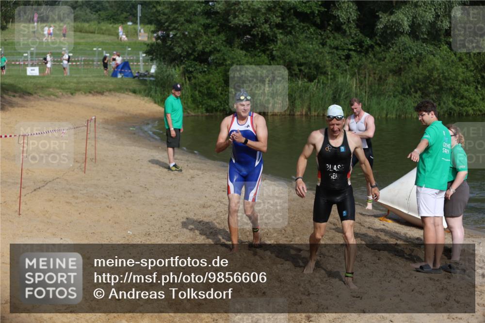 21.06.2026 - 29. Vierlanden-Triathlon Andreas Tolksdorf http://msf.ph/oto/9856606 21.06.2026 08:58:16 Schwimmen 8, 137, 158 meine-sportfotos.de
