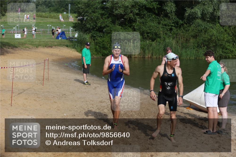 21.06.2026 - 29. Vierlanden-Triathlon Andreas Tolksdorf http://msf.ph/oto/9856640 21.06.2026 08:58:16 Schwimmen 8, 137, 158 meine-sportfotos.de