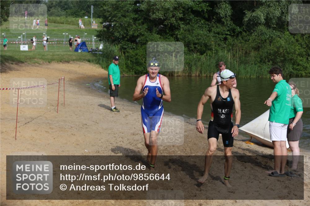 21.06.2026 - 29. Vierlanden-Triathlon Andreas Tolksdorf http://msf.ph/oto/9856644 21.06.2026 08:58:16 Schwimmen 8, 137, 158 meine-sportfotos.de