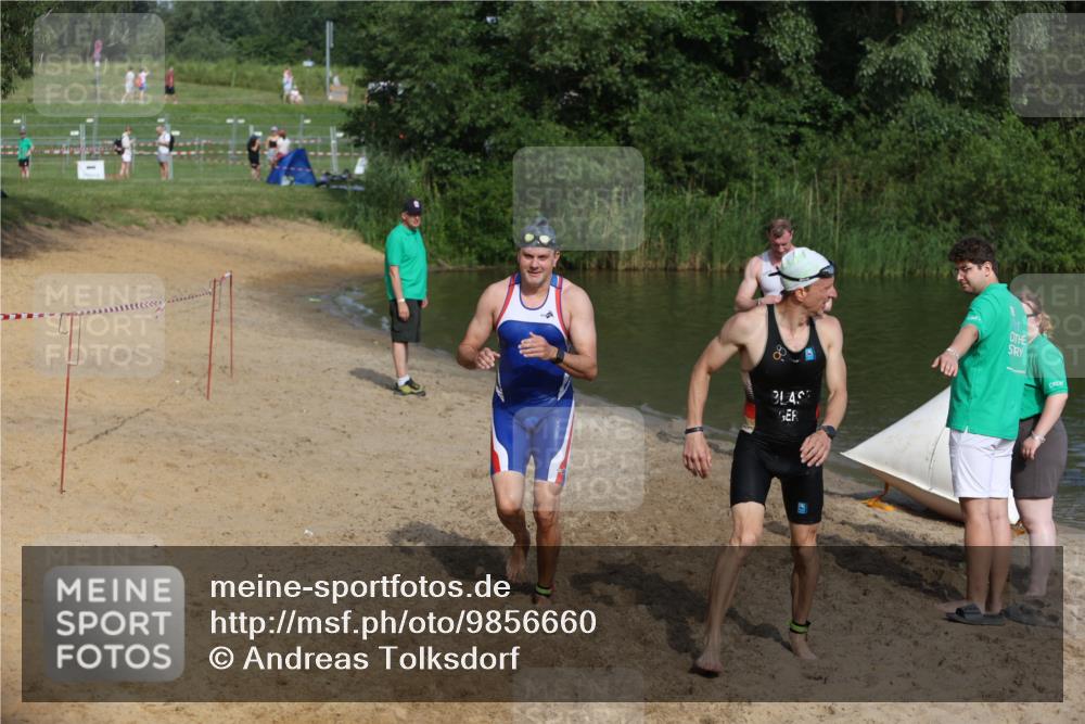 21.06.2026 - 29. Vierlanden-Triathlon Andreas Tolksdorf http://msf.ph/oto/9856660 21.06.2026 08:58:16 Schwimmen 8, 137, 158 meine-sportfotos.de