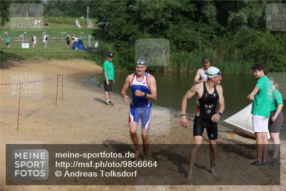 21.06.2026 - 29. Vierlanden-Triathlon Andreas Tolksdorf http://msf.ph/oto/9856664 21.06.2026 08:58:16 Schwimmen 8, 137, 158 meine-sportfotos.de