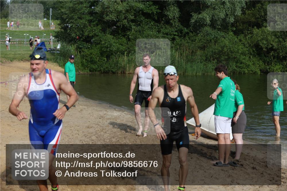 21.06.2026 - 29. Vierlanden-Triathlon Andreas Tolksdorf http://msf.ph/oto/9856676 21.06.2026 08:58:18 Schwimmen 8, 137, 158 meine-sportfotos.de