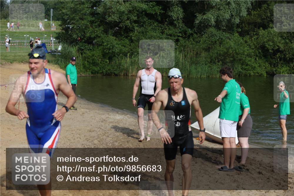 21.06.2026 - 29. Vierlanden-Triathlon Andreas Tolksdorf http://msf.ph/oto/9856683 21.06.2026 08:58:18 Schwimmen 8, 137, 158 meine-sportfotos.de