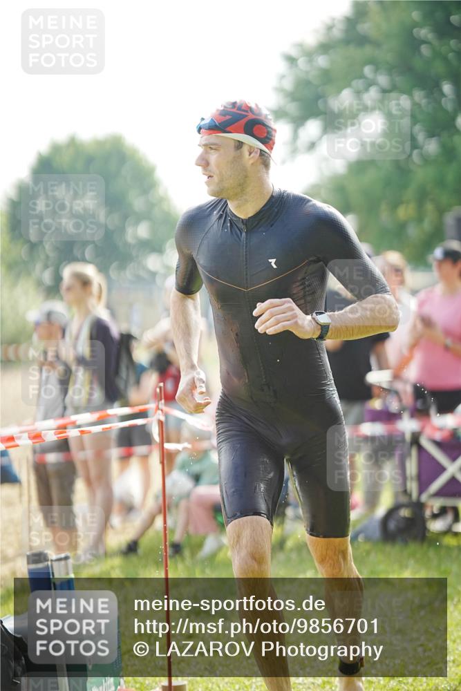 21.06.2026 - 29. Vierlanden-Triathlon LAZAROV Photography http://msf.ph/oto/9856701 21.06.2026 08:40:24 Schwimmen 51, 55, 109 meine-sportfotos.de