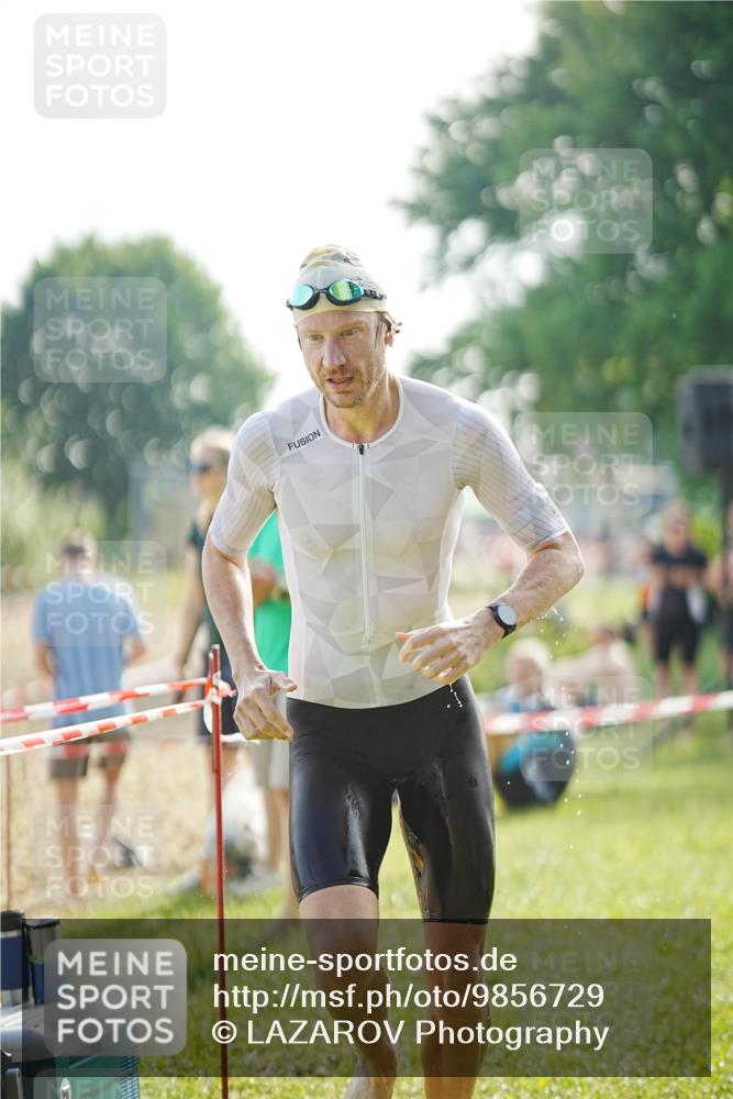 21.06.2026 - 29. Vierlanden-Triathlon LAZAROV Photography http://msf.ph/oto/9856729 21.06.2026 08:49:38 Schwimmen 187 meine-sportfotos.de