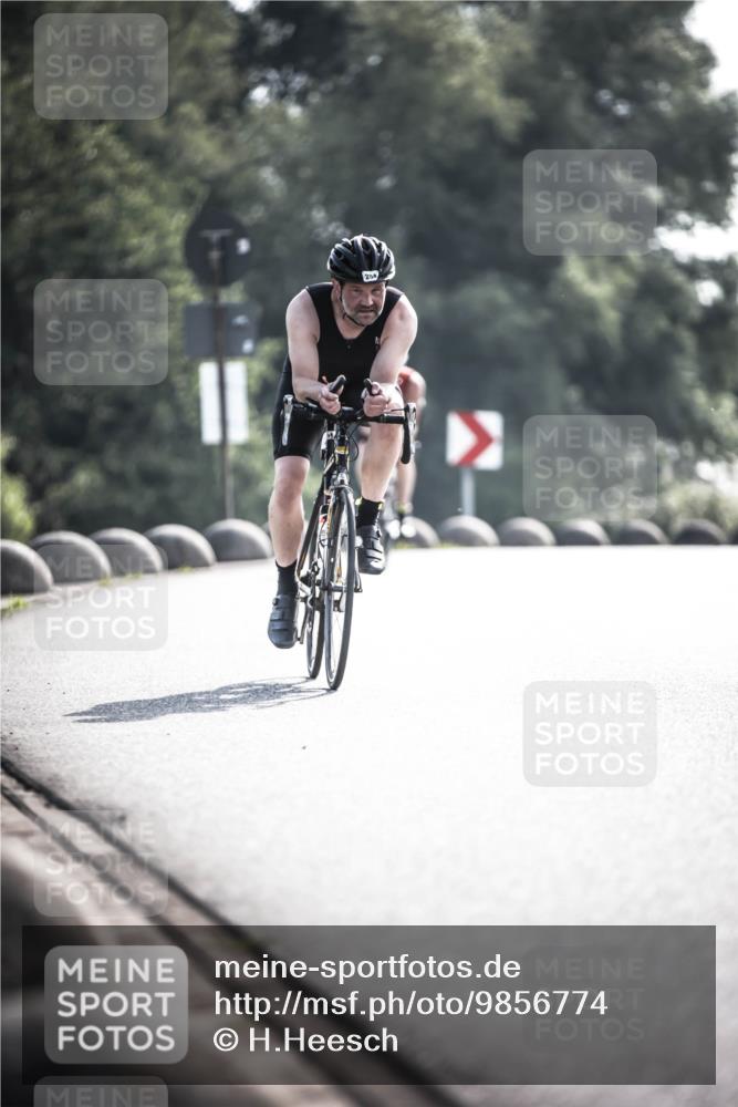 21.06.2026 - 29. Vierlanden-Triathlon H.Heesch http://msf.ph/oto/9856774 21.06.2026 09:02:01 Radfahren 204, 1353 meine-sportfotos.de