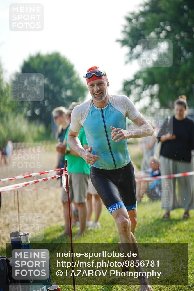 21.06.2026 - 29. Vierlanden-Triathlon LAZAROV Photography http://msf.ph/oto/9856781 21.06.2026 08:50:22 Schwimmen 115, 139 meine-sportfotos.de