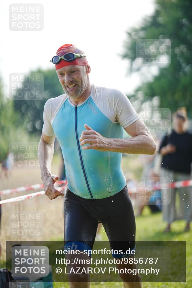 21.06.2026 - 29. Vierlanden-Triathlon LAZAROV Photography http://msf.ph/oto/9856787 21.06.2026 08:50:23 Schwimmen 115, 139 meine-sportfotos.de