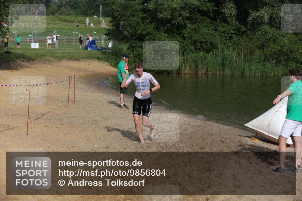 21.06.2026 - 29. Vierlanden-Triathlon Andreas Tolksdorf http://msf.ph/oto/9856804 21.06.2026 08:58:45 Schwimmen 229, 275 meine-sportfotos.de