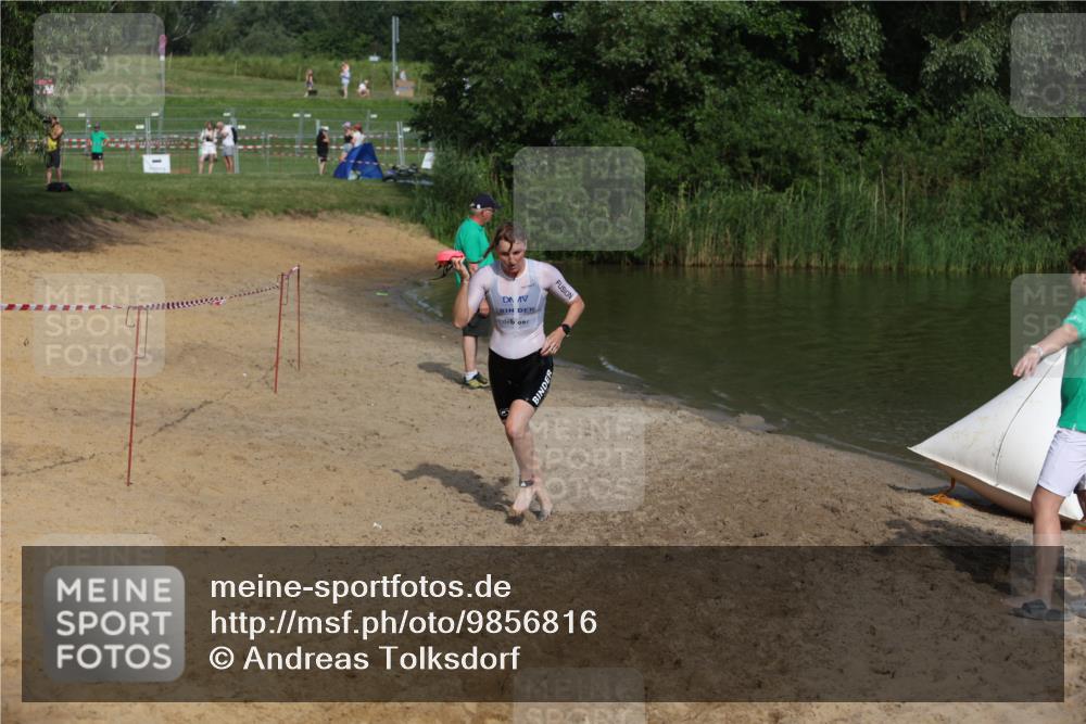 21.06.2026 - 29. Vierlanden-Triathlon Andreas Tolksdorf http://msf.ph/oto/9856816 21.06.2026 08:58:45 Schwimmen 229, 275 meine-sportfotos.de