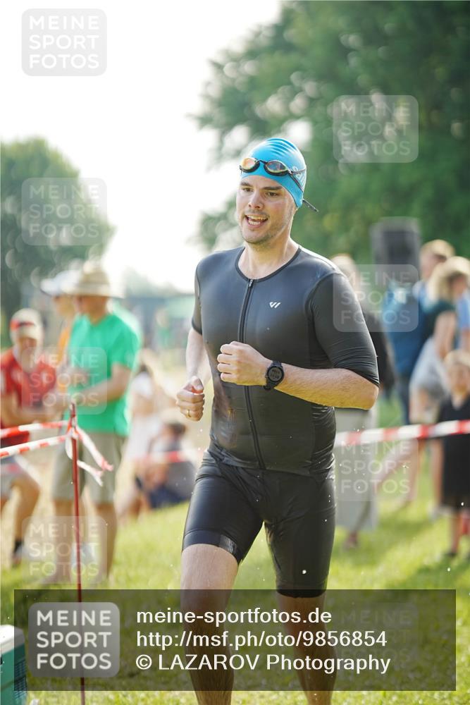 21.06.2026 - 29. Vierlanden-Triathlon LAZAROV Photography http://msf.ph/oto/9856854 21.06.2026 08:51:11 Schwimmen 71 meine-sportfotos.de