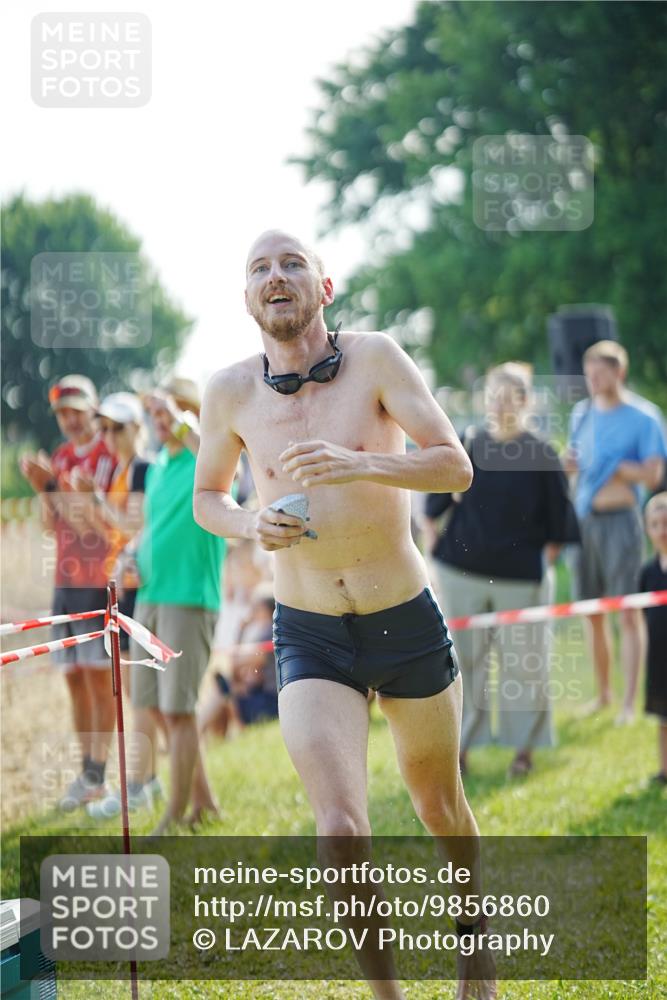 21.06.2026 - 29. Vierlanden-Triathlon LAZAROV Photography http://msf.ph/oto/9856860 21.06.2026 08:51:27 Schwimmen 50 meine-sportfotos.de