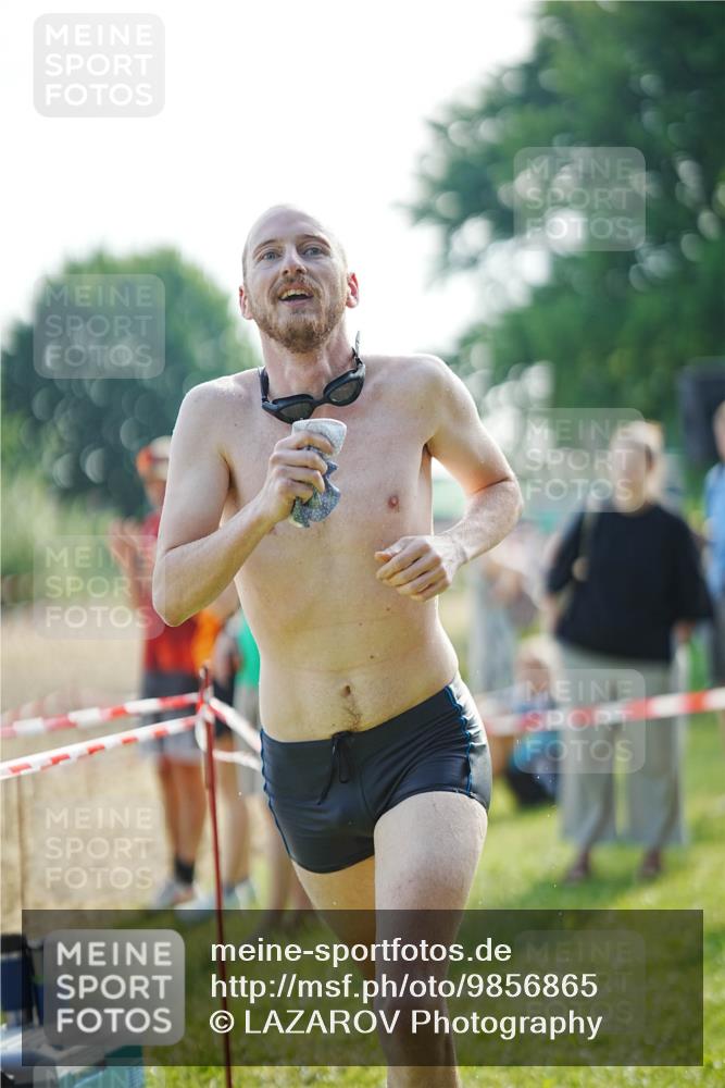 21.06.2026 - 29. Vierlanden-Triathlon LAZAROV Photography http://msf.ph/oto/9856865 21.06.2026 08:51:28 Schwimmen 50 meine-sportfotos.de