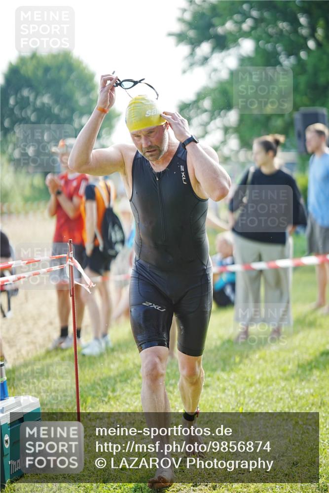 21.06.2026 - 29. Vierlanden-Triathlon LAZAROV Photography http://msf.ph/oto/9856874 21.06.2026 08:51:40 Schwimmen 81, 157, 161, 204 meine-sportfotos.de