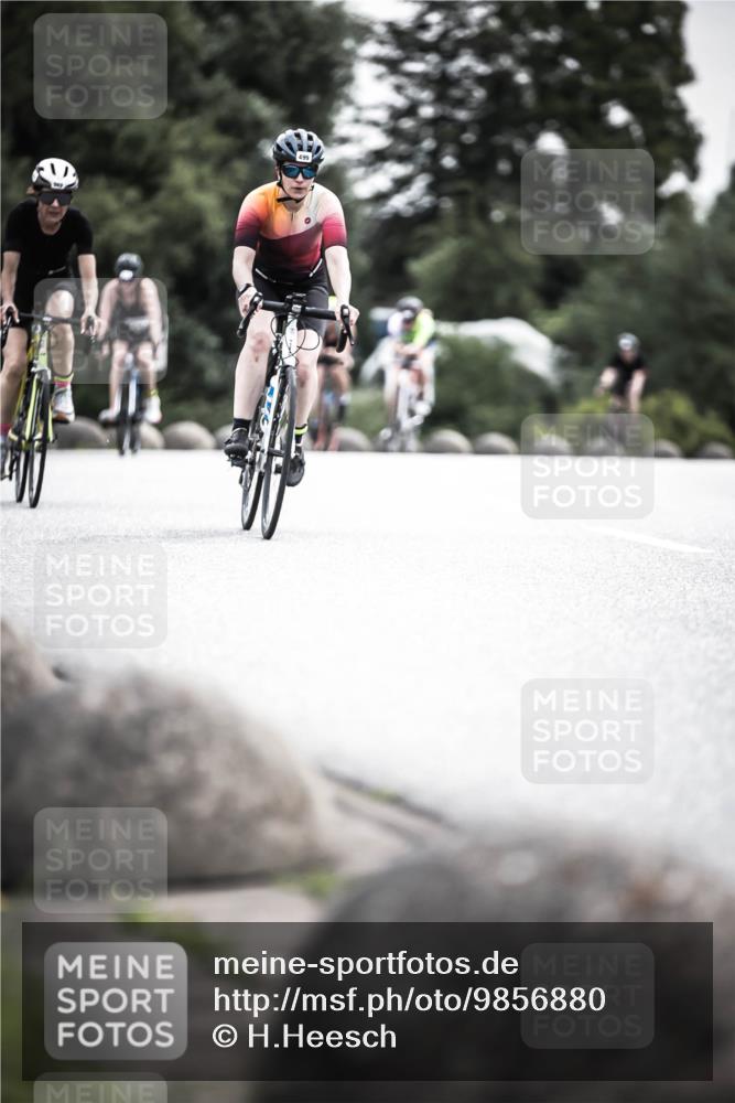 21.06.2026 - 29. Vierlanden-Triathlon H.Heesch http://msf.ph/oto/9856880 21.06.2026 10:28:56 Radfahren 27, 499, 551, 553, 558, 565, 601 meine-sportfotos.de