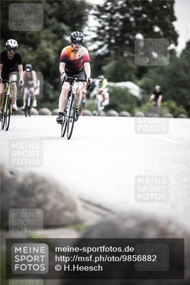 21.06.2026 - 29. Vierlanden-Triathlon H.Heesch http://msf.ph/oto/9856882 21.06.2026 10:28:56 Radfahren 27, 499, 551, 553, 558, 565, 601 meine-sportfotos.de