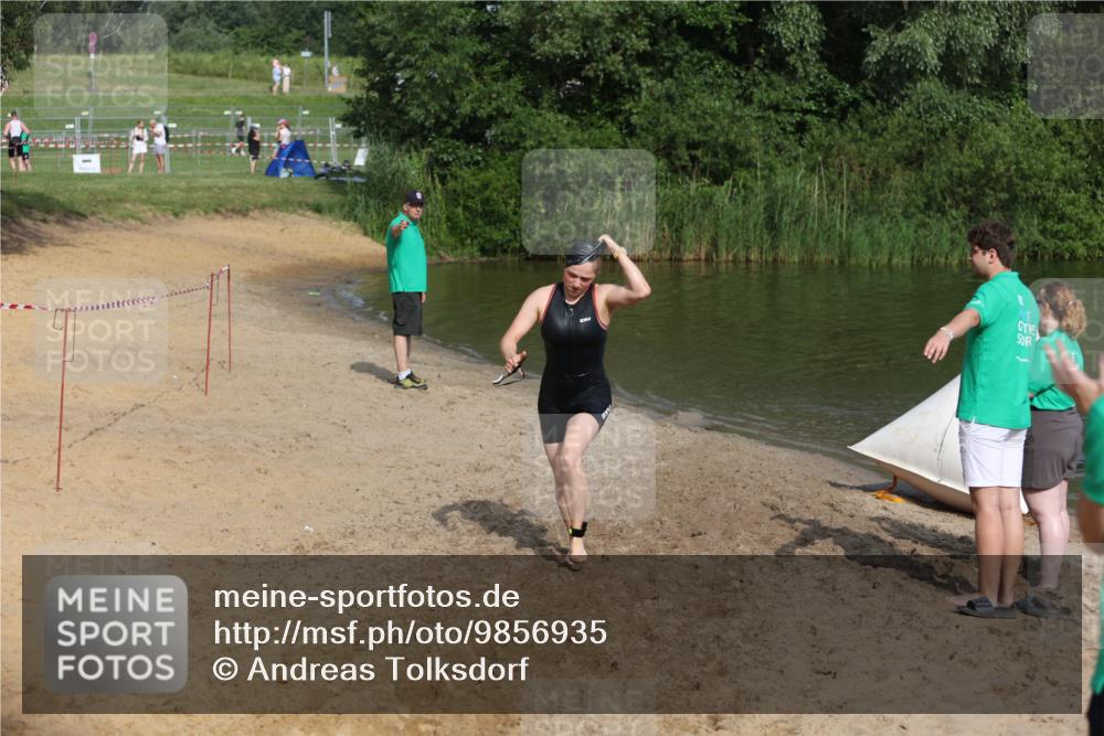 21.06.2026 - 29. Vierlanden-Triathlon Andreas Tolksdorf http://msf.ph/oto/9856935 21.06.2026 08:58:56 Schwimmen 229 meine-sportfotos.de