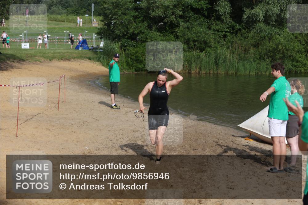 21.06.2026 - 29. Vierlanden-Triathlon Andreas Tolksdorf http://msf.ph/oto/9856946 21.06.2026 08:58:56 Schwimmen 229 meine-sportfotos.de