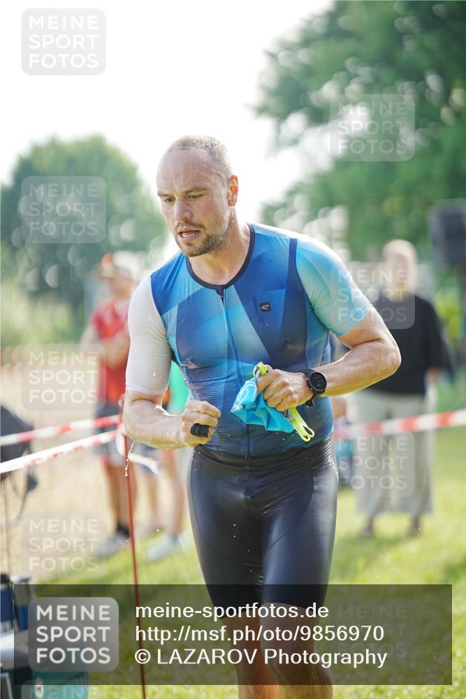 21.06.2026 - 29. Vierlanden-Triathlon LAZAROV Photography http://msf.ph/oto/9856970 21.06.2026 08:53:35 Schwimmen 70 meine-sportfotos.de