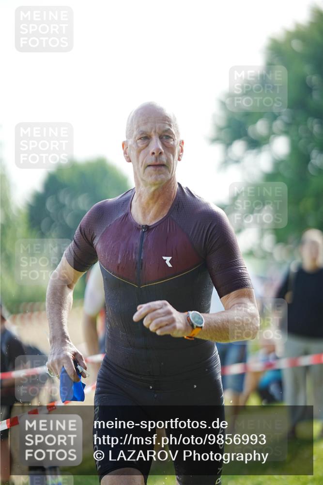 21.06.2026 - 29. Vierlanden-Triathlon LAZAROV Photography http://msf.ph/oto/9856993 21.06.2026 08:53:59 Schwimmen 122, 124, 126 meine-sportfotos.de