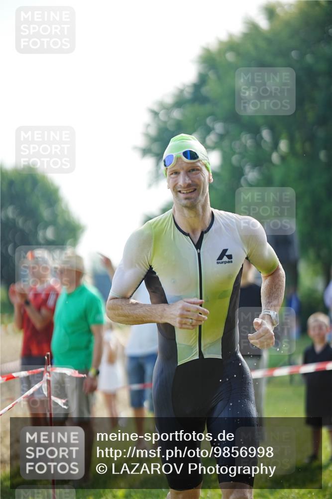 21.06.2026 - 29. Vierlanden-Triathlon LAZAROV Photography http://msf.ph/oto/9856998 21.06.2026 08:54:00 Schwimmen 122, 124, 126 meine-sportfotos.de
