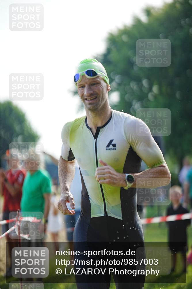 21.06.2026 - 29. Vierlanden-Triathlon LAZAROV Photography http://msf.ph/oto/9857003 21.06.2026 08:54:00 Schwimmen 122, 124, 126 meine-sportfotos.de