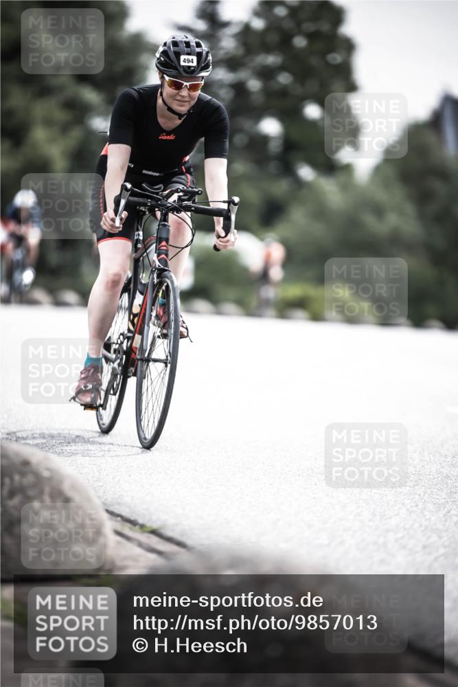 21.06.2026 - 29. Vierlanden-Triathlon H.Heesch http://msf.ph/oto/9857013 21.06.2026 10:29:05 Radfahren 16, 244, 247, 494, 565, 601, 603 meine-sportfotos.de