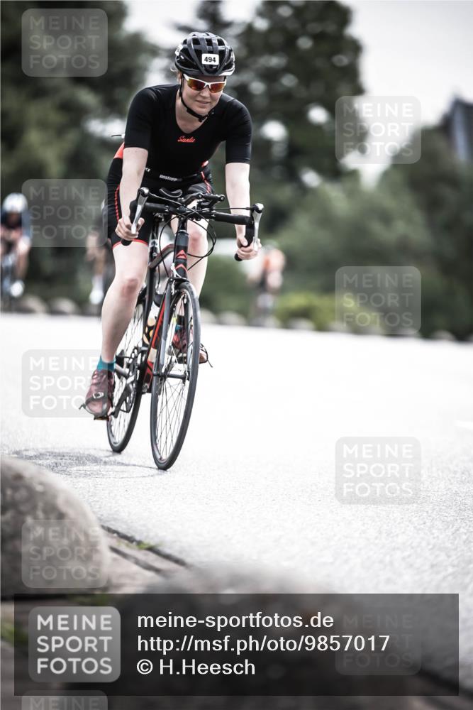 21.06.2026 - 29. Vierlanden-Triathlon H.Heesch http://msf.ph/oto/9857017 21.06.2026 10:29:05 Radfahren 16, 244, 247, 494, 565, 601, 603 meine-sportfotos.de