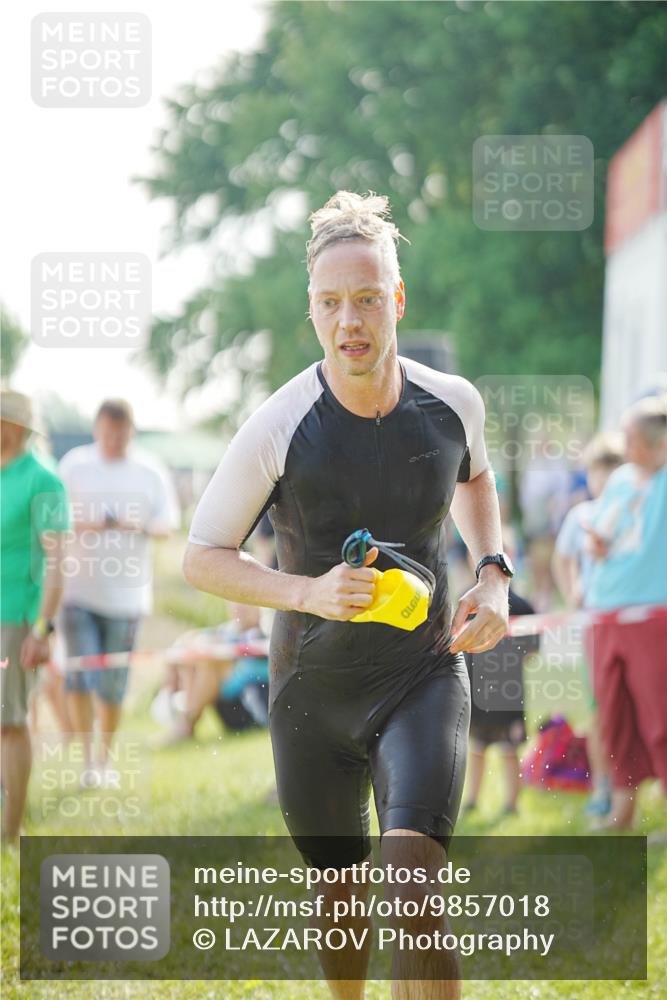 21.06.2026 - 29. Vierlanden-Triathlon LAZAROV Photography http://msf.ph/oto/9857018 21.06.2026 08:54:05 Schwimmen 122, 126, 146, 176 meine-sportfotos.de