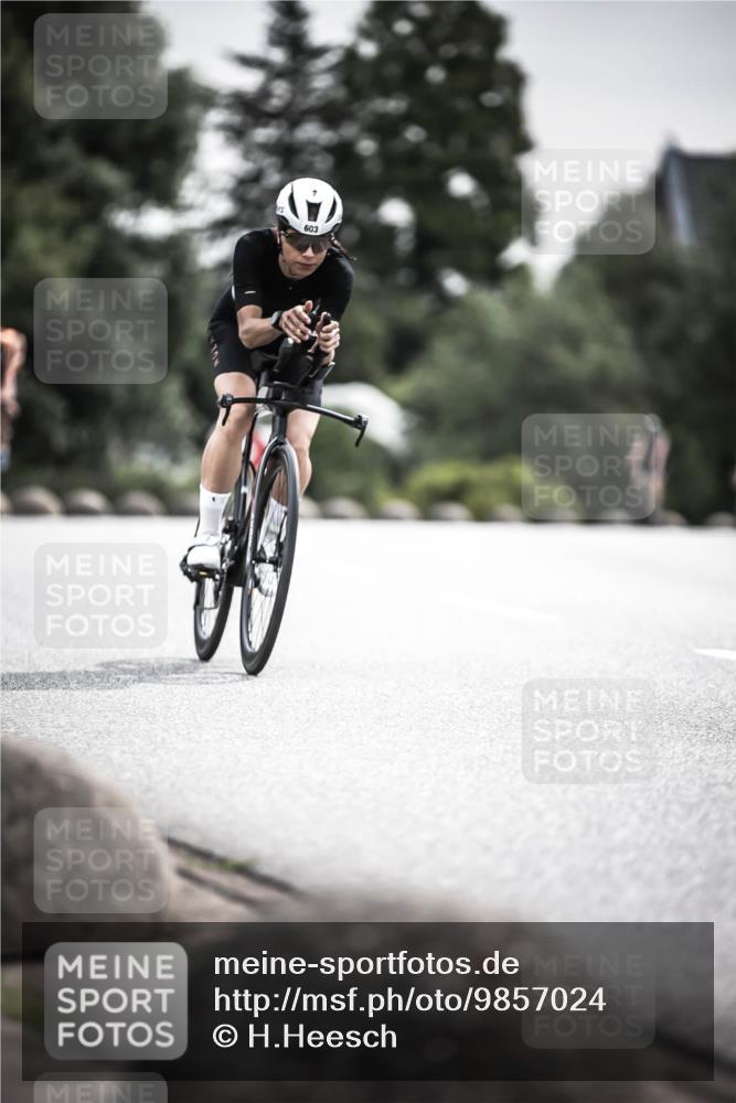 21.06.2026 - 29. Vierlanden-Triathlon H.Heesch http://msf.ph/oto/9857024 21.06.2026 10:29:08 Radfahren 16, 244, 247, 494, 603 meine-sportfotos.de
