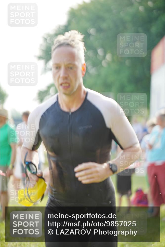 21.06.2026 - 29. Vierlanden-Triathlon LAZAROV Photography http://msf.ph/oto/9857025 21.06.2026 08:54:06 Schwimmen 122, 126, 146, 176 meine-sportfotos.de
