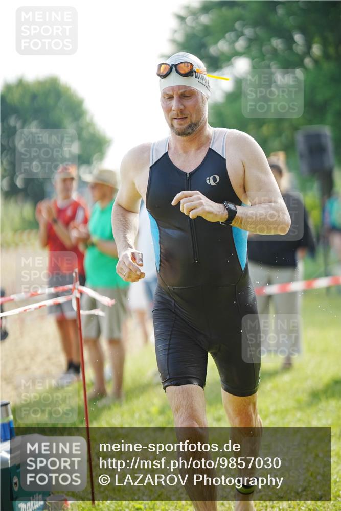 21.06.2026 - 29. Vierlanden-Triathlon LAZAROV Photography http://msf.ph/oto/9857030 21.06.2026 08:54:16 Schwimmen 190 meine-sportfotos.de