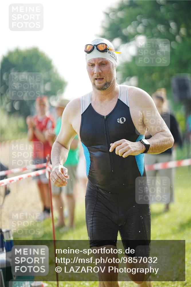21.06.2026 - 29. Vierlanden-Triathlon LAZAROV Photography http://msf.ph/oto/9857032 21.06.2026 08:54:16 Schwimmen 190 meine-sportfotos.de