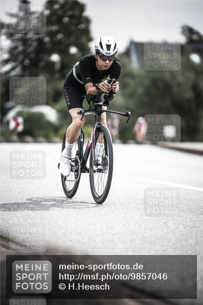 21.06.2026 - 29. Vierlanden-Triathlon H.Heesch http://msf.ph/oto/9857046 21.06.2026 10:29:08 Radfahren 16, 244, 247, 494, 603 meine-sportfotos.de