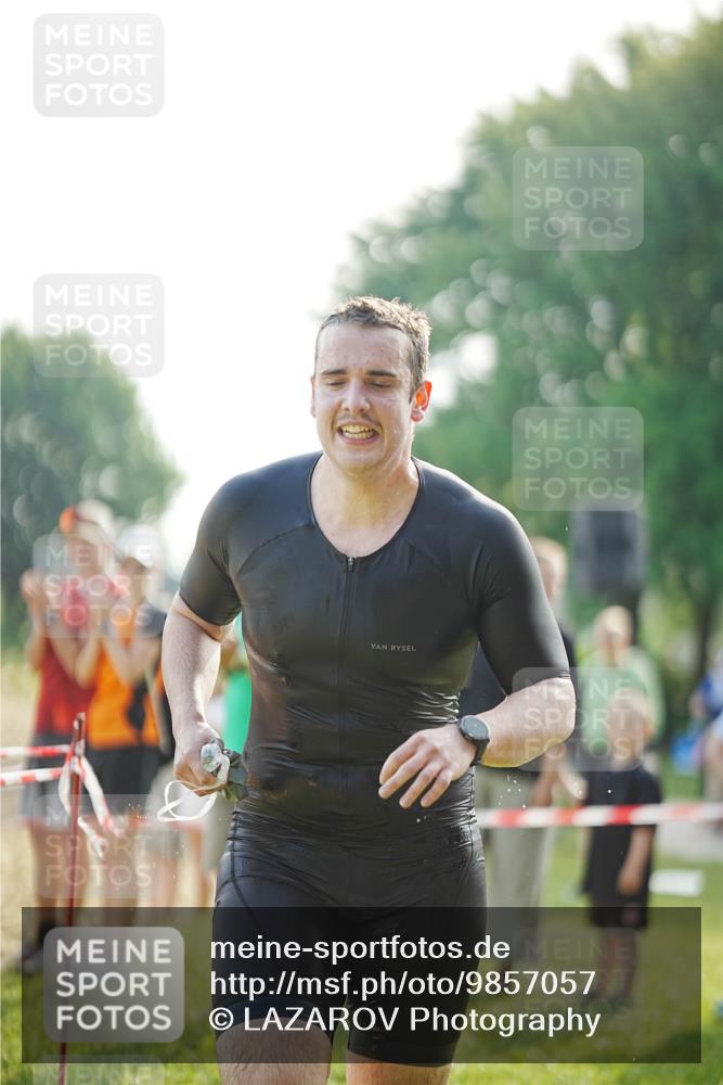 21.06.2026 - 29. Vierlanden-Triathlon LAZAROV Photography http://msf.ph/oto/9857057 21.06.2026 08:55:07 Schwimmen 19 meine-sportfotos.de