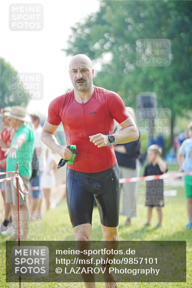 21.06.2026 - 29. Vierlanden-Triathlon LAZAROV Photography http://msf.ph/oto/9857101 21.06.2026 08:56:25 Schwimmen 121 meine-sportfotos.de