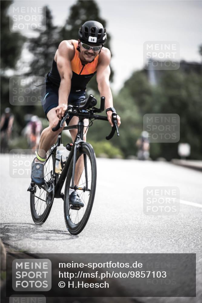 21.06.2026 - 29. Vierlanden-Triathlon H.Heesch http://msf.ph/oto/9857103 21.06.2026 10:29:12 Radfahren 16, 244, 247, 482, 566, 603 meine-sportfotos.de
