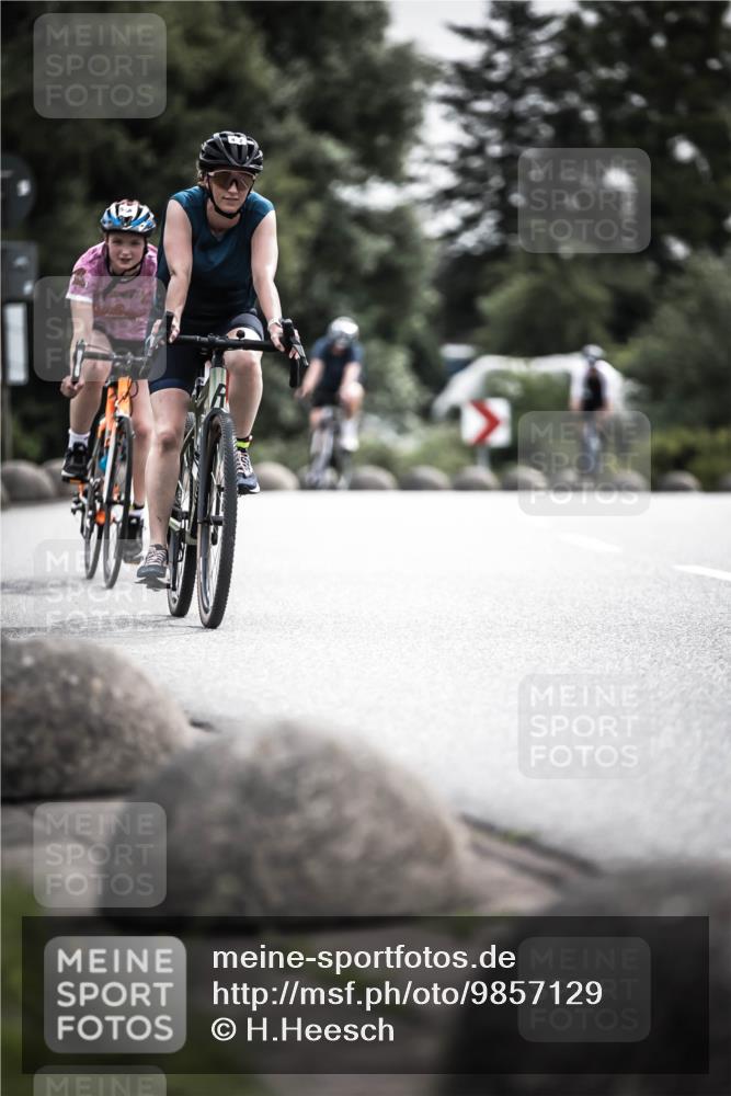 21.06.2026 - 29. Vierlanden-Triathlon H.Heesch http://msf.ph/oto/9857129 21.06.2026 10:29:17 Radfahren 35, 176, 326, 482, 533, 566 meine-sportfotos.de