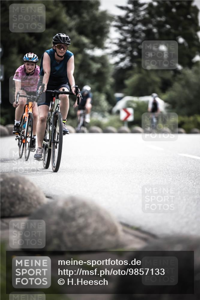 21.06.2026 - 29. Vierlanden-Triathlon H.Heesch http://msf.ph/oto/9857133 21.06.2026 10:29:17 Radfahren 35, 176, 326, 482, 533, 566 meine-sportfotos.de