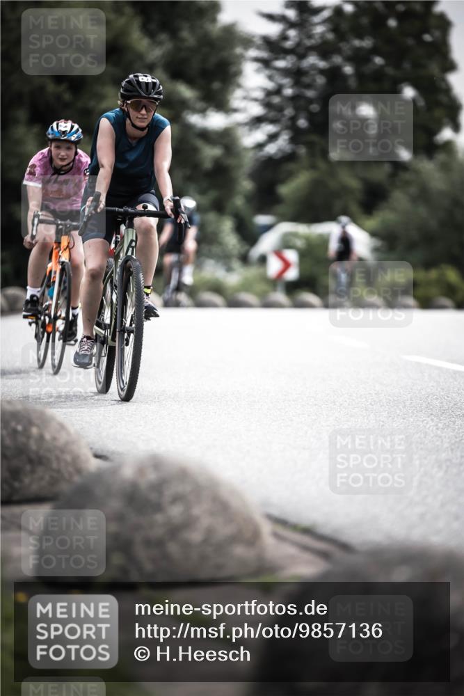 21.06.2026 - 29. Vierlanden-Triathlon H.Heesch http://msf.ph/oto/9857136 21.06.2026 10:29:17 Radfahren 35, 176, 326, 482, 533, 566 meine-sportfotos.de