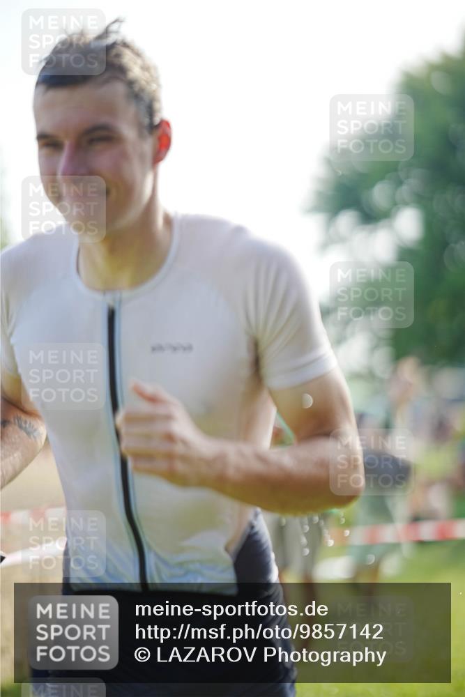21.06.2026 - 29. Vierlanden-Triathlon LAZAROV Photography http://msf.ph/oto/9857142 21.06.2026 09:02:01 Schwimmen 20 meine-sportfotos.de