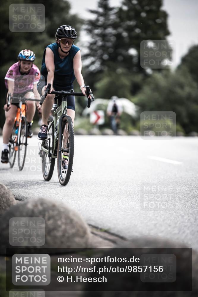 21.06.2026 - 29. Vierlanden-Triathlon H.Heesch http://msf.ph/oto/9857156 21.06.2026 10:29:18 Radfahren 35, 176, 326, 482, 533, 566 meine-sportfotos.de