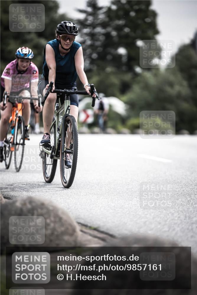 21.06.2026 - 29. Vierlanden-Triathlon H.Heesch http://msf.ph/oto/9857161 21.06.2026 10:29:18 Radfahren 35, 176, 326, 482, 533, 566 meine-sportfotos.de
