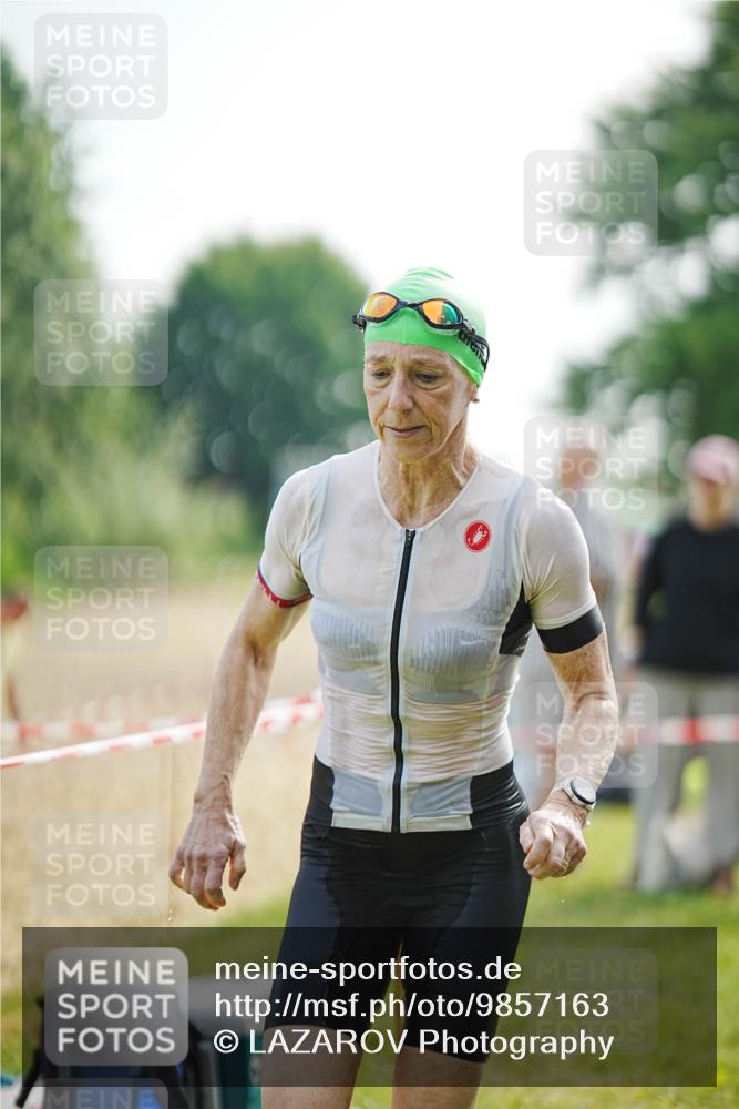 21.06.2026 - 29. Vierlanden-Triathlon LAZAROV Photography http://msf.ph/oto/9857163 21.06.2026 09:15:05 Schwimmen 248, 294 meine-sportfotos.de